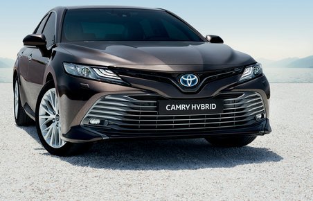 Toyota Camry forfra.