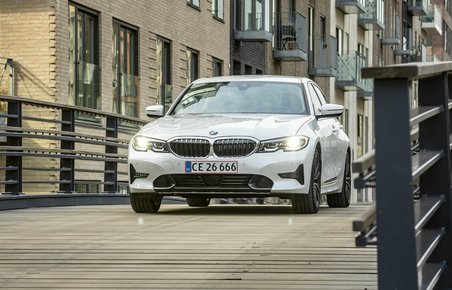 BMW 3-serie set forfra. Den kører bare godt.