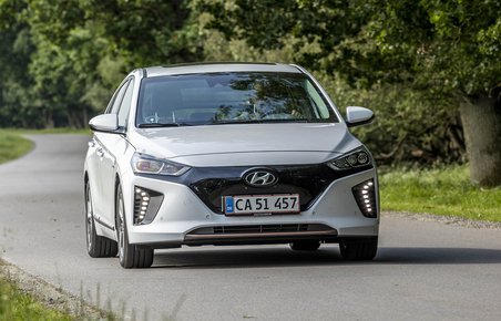 Hyundai Ioniq set forfra