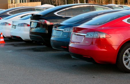 Elbilsalget har aldrig været så stort som i år. Tesla er langt det største mærke.