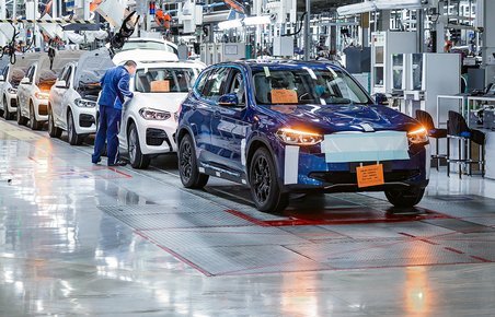 BMW iX3 begynder snart at rulle af samlebåndet i Kina. 
