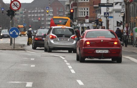 Regeringen har nu en plan for nye bilafgifter og CO2-reduktion. Den skal forhandles med de øvrige partier.