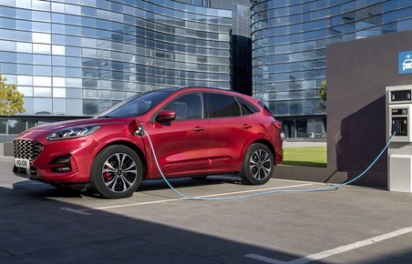 Ford Kuga plugin-hybrid skal på værksted i perioden januar-april 2021 for at få udskiftet højspændingsbatteriet.