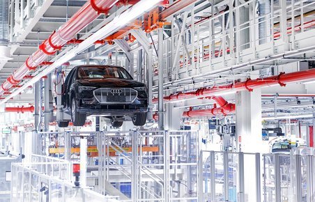 En ny målsætning fra Audi skal sikre at alle mærkets bilfabrikker bliver CO2-neutrale i 2025. Allerede nu lever denne fabrik i Ungarn op til de nye må.