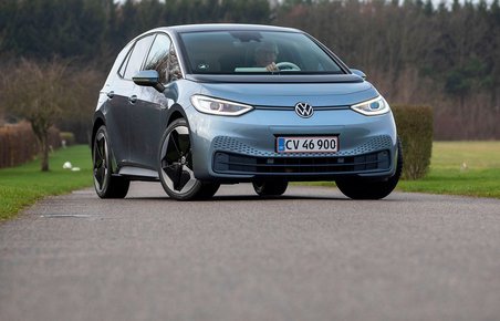 VW ID.3 blev kåret til Årets Bil i Danmark 2021 på trods af, at den havde behov for flere opdateringer. Nu er den første på plads, og det ser lovende ud, viser Motors første afprøvning af den opdaterede bil.