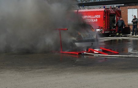 Bilbrande kan være voldsomme. Her er det en demonstration.