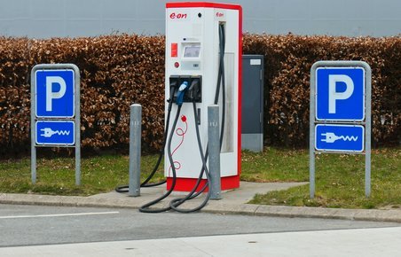 For ringe lademulighed langs vejene er blevet en større hindring for at vælge elbil ifølge spørgeundersøgelse.