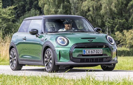 Mini Cooper SE set forfra