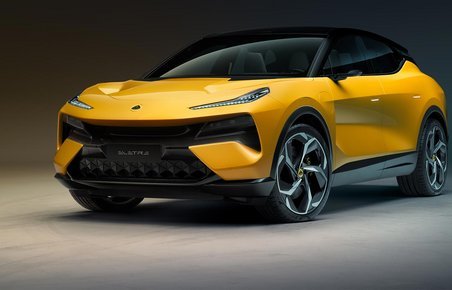 Lotus Eletre er mærkets første SUV - klar til kunder i 2023.