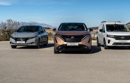 Nissan udvider programmet med elbiler og særlige hybrid-versioner.