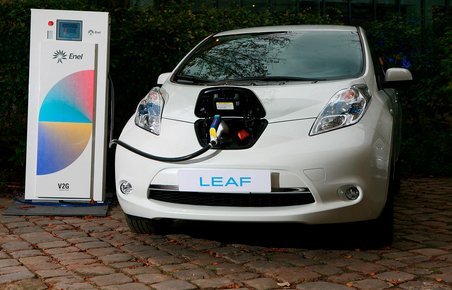 I Nissan Leaf og eNV200 kan strømmen løbe begge veje.