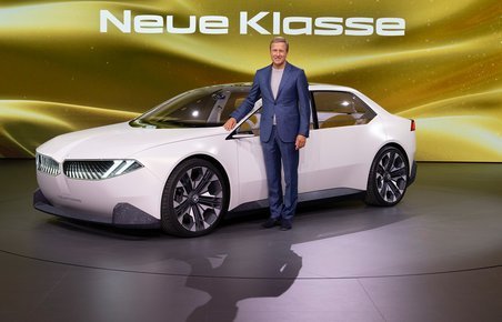 BMW Vision Neue Klasse på scenen.