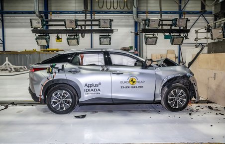 Lexus RZ efter crashtest