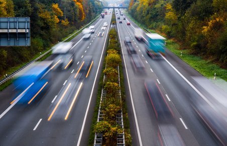 Efterårstrafik på tysk motorvej