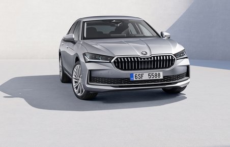 Skoda Superb 2024 forfra.