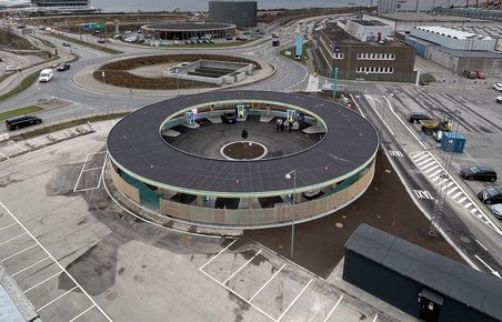 Den cirkulære Ladestation Københavns Lufthavn ser fra oven.
