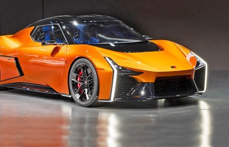 Gul Toyota FT-Se forfra 