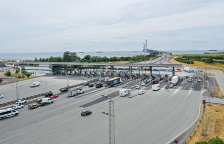Biler forsøger at snyde sig gennem betalingsanlægget på Storebælt