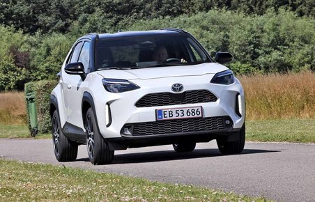 Toyota Yaris Cross set forfra