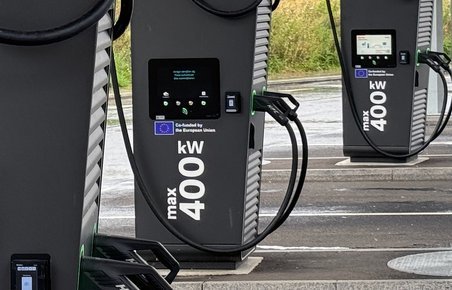 400 kW-ladestandere i nærbillede.