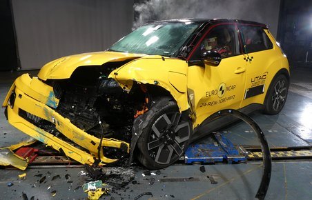 Gul Renault 5 efter crashtest