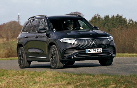 Sort Mercedes EQB ser forfra