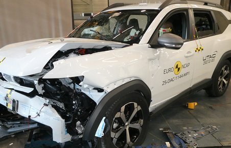 Hvid Dacia Bigster smadret i crashtest