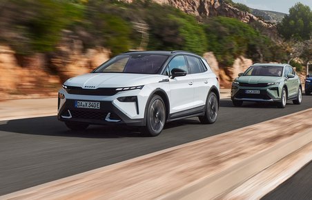Tre Skoda Elroq kørende efter hinanden.