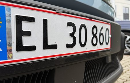 Nummerplade med bogstaverne EL.
