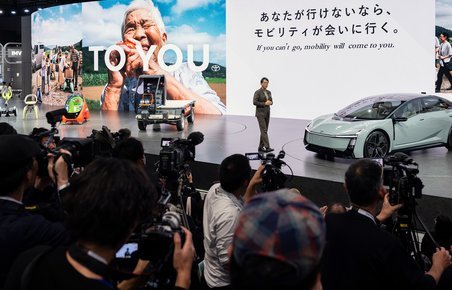 Sceneshow på biludstilling.