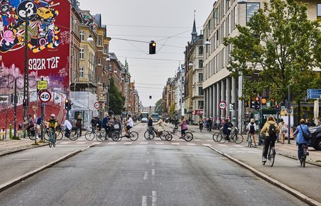 Tema: Kampen om pladsen i byen tager til