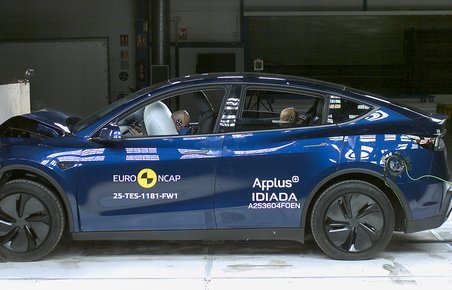 Crashtest af blå bil