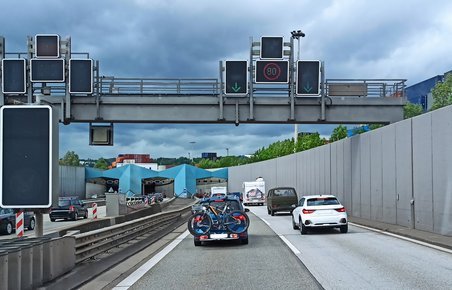 Trafik ved Elbtunnel i Hamborg