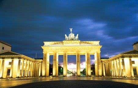 Optakten til cykelløbet BerlinCopenhagen bliver forhåbentlig en smuk aftenstemning i Berlin, her Brandenburger Tor