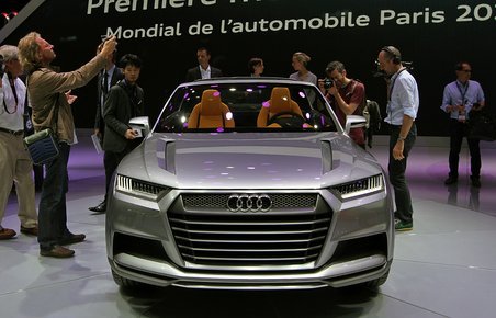 En markant ny front fremviser konceptbilen Audi Crosslane Coupe på Parissalonen.