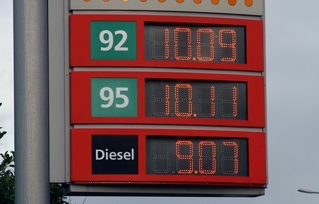 Den vejledende brændstofpris 17. december. 18 december er prisen officielt under 10 kr. for benzin.