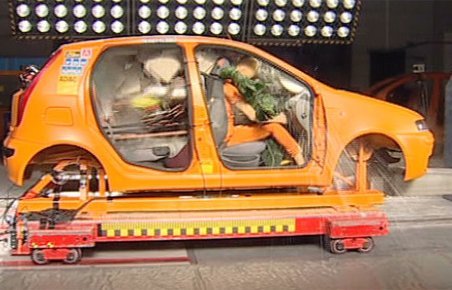 Crashtest med dårligt pakket bil