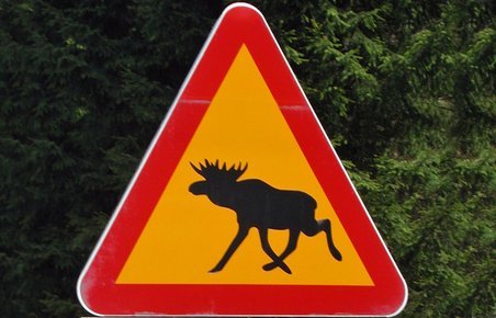 Sådan et skilt er meget almindeligt i Sverige. Måske kommer der et tilsvarende i Østjylland.