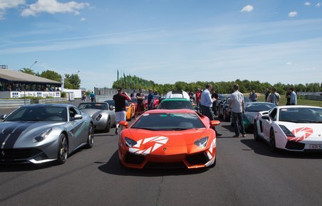 Til Sportscar Event kan du bl.a. prøve en tur i en Ferrari F 12, Lamborghini Aventador eller Lamborghini Gallardo.