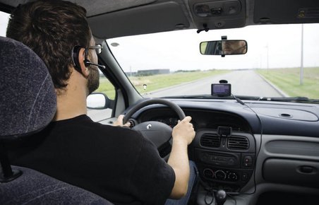 Frankrig har fra den første juli indført totalforbud mod al brug af headset i både bil og på cykel (