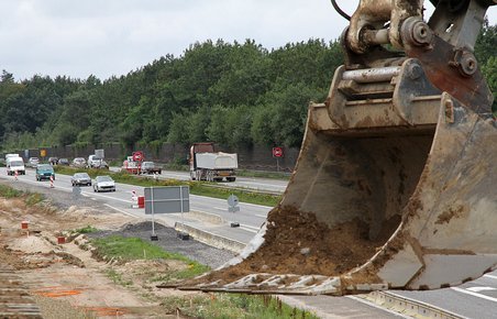 Arbejdet med udvidelsen af Holbækmotorvejen er gået meget hurtigere end planlagt.