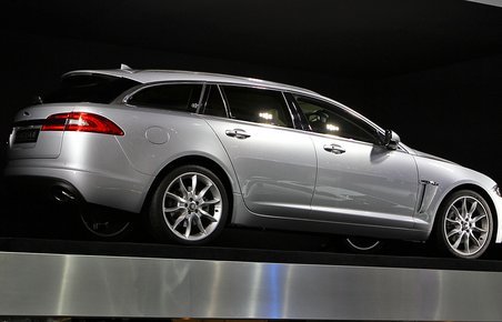 Jaguar XF Sportbrake har plads til 550 liters bagage.