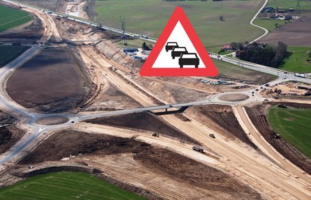 Rute 13/18 (øverst) bliver nu gravet igennem for at motorvejen kan komme forbi.