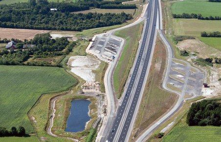 De to nye rastepladser på Midtjyske Motorvej, "Hærvejen".