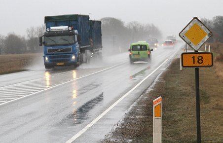 Den nuværende landevej på rute 18 bliver aflastet i dette årti.