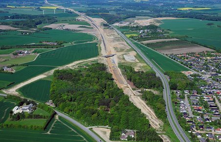 De 11 km mellem Låsby (forrest i billedet) og Hårup bliver klar i år.