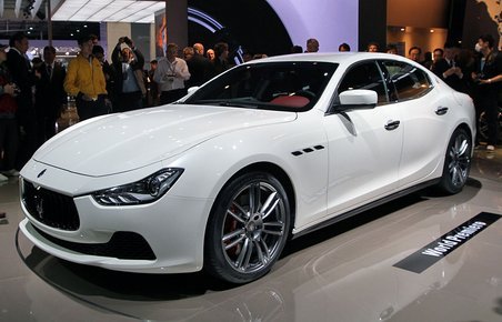 Maserati Ghibli er en ny"mini-Maserati" på knap fem meters længde.