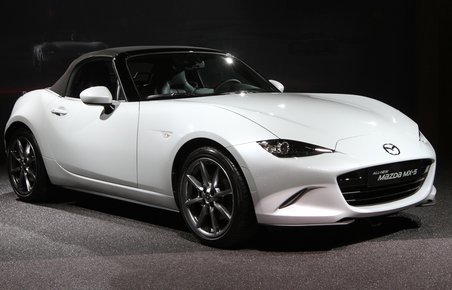 Mazda MX-5 kommer om knap et år i en Fiat-udgave. Designet bliver helt forskelligt.