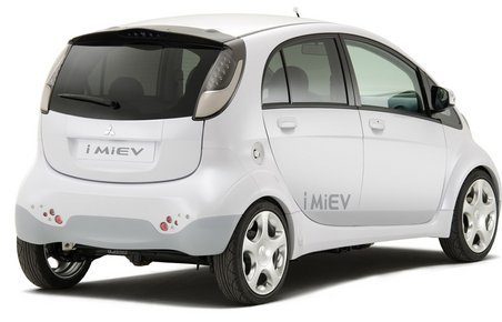Mitsubishi Imiev sælges i 2013-udgaven for 209.000 kr. med batteri.