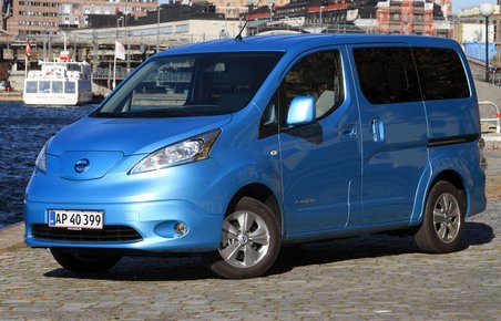 400 e-NV200 kommer nu som udlejningsbiler. Tre fjerdedele er som minibusser, de resterende som varevogne.
